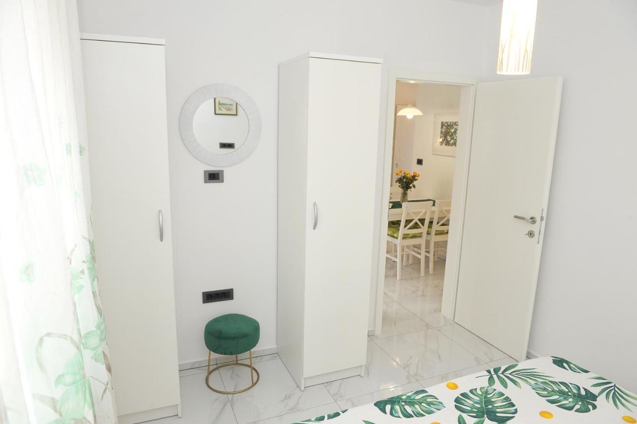 Ondina Apartments Pula Extérieur photo